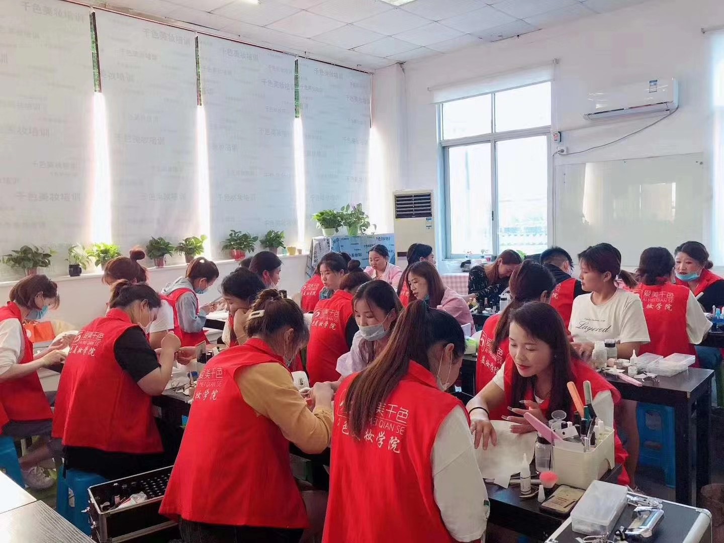 爱美千色——连锁美妆职业培训学校简介(图10)